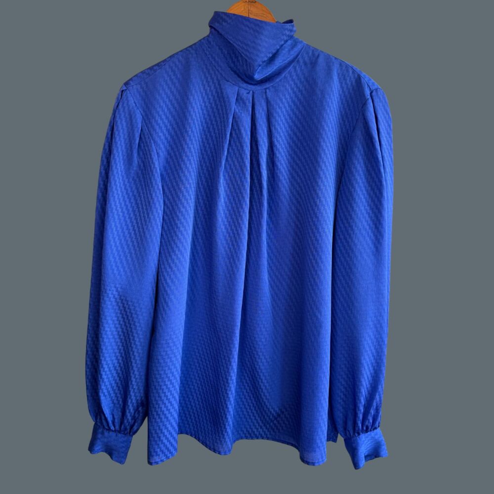 Vintage Anne Klein Mock Neck Minimalist Chevron Print Blouse